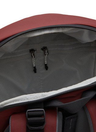 细节 –点击放大 - MATADOR - GlobeRider35 Travel Backpack — Garnet