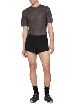 模特儿示范图 - 点击放大 - SOAR RUNNING - Marathon Shorts