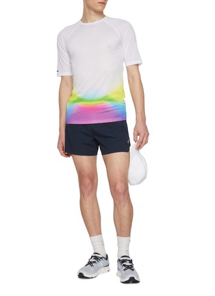 模特儿示范图 - 点击放大 - SOAR RUNNING - Run Shorts
