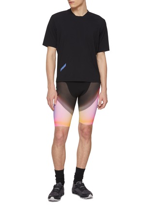模特儿示范图 - 点击放大 - SOAR RUNNING - Marathon Speed Shorts