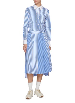 模特儿示范图 - 点击放大 - THOM BROWNE - FunMix Awning Pleated Striped Cotton Poplin Skirt