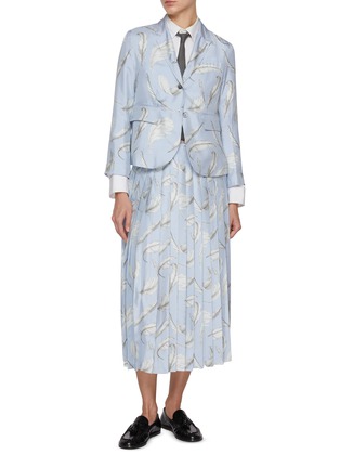 模特儿示范图 - 点击放大 - THOM BROWNE - Single Breast Feather Print Silk Twill Unconstructed Blazer