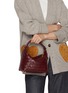 模特儿示范图 - 点击放大 - BOTTEGA VENETA - Wallace Leather Shoulder Bag