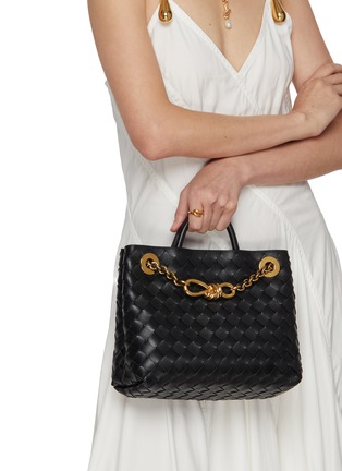 模特儿示范图 - 点击放大 - BOTTEGA VENETA - Small Andiamo Intrecciato Leather Bag