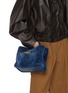 正面 -点击放大 - BOTTEGA VENETA - 小号 ANDIAMO 绒毛饰单肩包