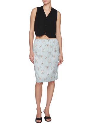 模特儿示范图 - 点击放大 - BOTTEGA VENETA - Floral Knee Length Silk Skirt