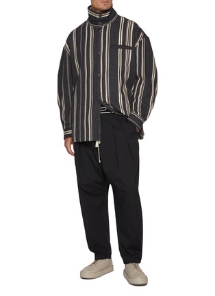 模特儿示范图 - 点击放大 - MORDECAI - Vertical Striped Funnel Collar Overshirt