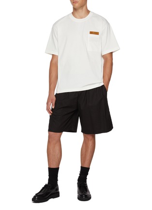 模特儿示范图 - 点击放大 - BOTTEGA VENETA - Intrecciato Pocket Insert Cotton T-shirt