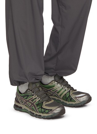 模特儿示范图 - 点击放大 - ASICS - UB10-S Gel-Kayano 20 Men's Sneakers