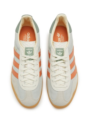模特儿示范图 - 点击放大 - ADIDAS - 男款 GAZELLE INDOOR 绒面皮运动鞋