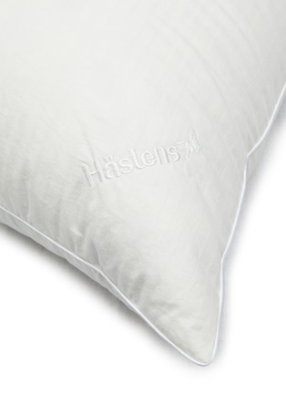 细节 –点击放大 - HÄSTENS - Medium Pillow — Extra High