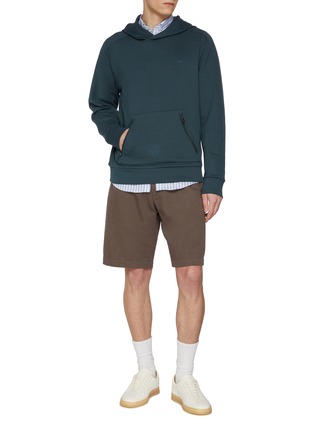 模特儿示范图 - 点击放大 - PAUL & SHARK - Embroidered Fin Supima Fleece Hoodie