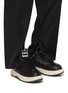 模特儿示范图 - 点击放大 - RICK OWENS DRKSHDW - X CONVERSE 男款 TURBOWPN 运动鞋