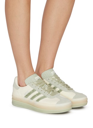 模特儿示范图 - 点击放大 - ADIDAS - Gazelle Bold Low Top Women's Sneakers