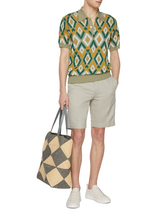 模特儿示范图 - 点击放大 - INCOTEX - Slacks Linen Cotton Bermuda Shorts