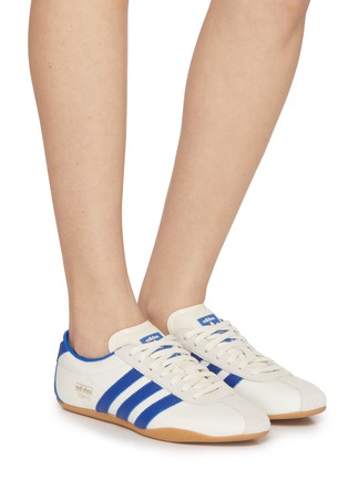 模特儿示范图 - 点击放大 - ADIDAS - Tokyo Low Top Women's Sneakers