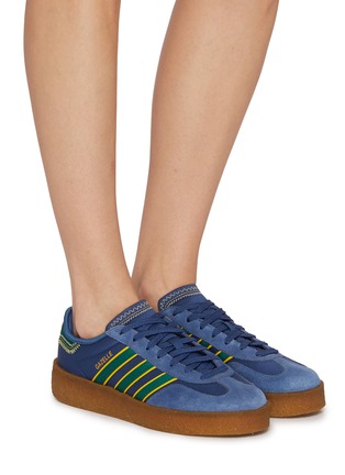 模特儿示范图 - 点击放大 - ADIDAS - X CLOT BY EDISON CHEN 女款 GAZELLE 系带运动鞋