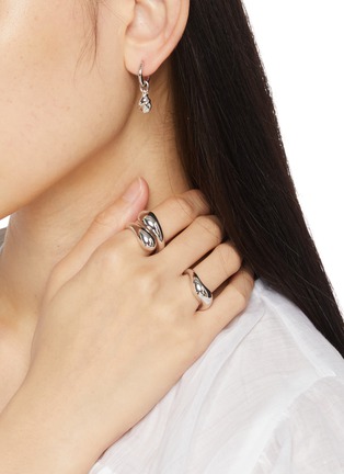 模特儿示范图 - 点击放大 - MISSOMA - X SAVISLOOK 水滴状耳环