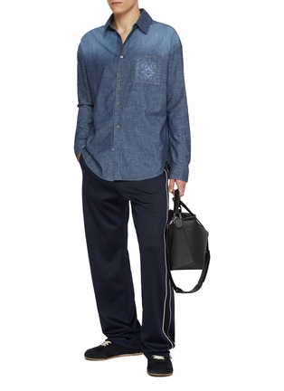 模特儿示范图 - 点击放大 - LOEWE - Washed Chambray Anagram Shirt