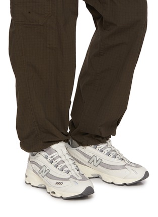 模特儿示范图 - 点击放大 - NEW BALANCE - M1000 Low Top Men's Sneakers