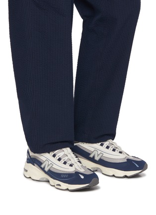 模特儿示范图 - 点击放大 - NEW BALANCE - M1000 Low Top Men's Sneakers