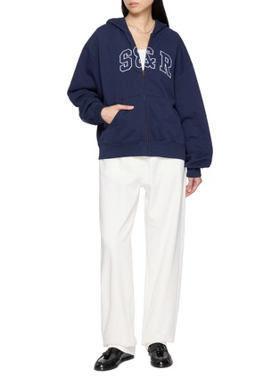 模特儿示范图 - 点击放大 - SPORTY & RICH - IVY 拉链连帽卫衣