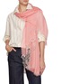 模特儿示范图 - 点击放大 - LANE’S - The New H Floral Embroidered Wool Shawl