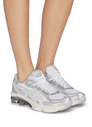 模特儿示范图 - 点击放大 - ASICS - Gel-Kinetic Fluent Low Top Women's Sneakers