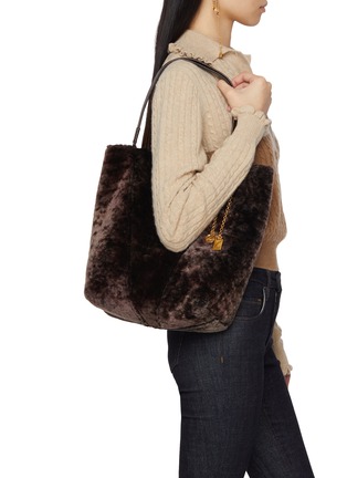 正面 -点击放大 - CHLOÉ - Medium Chloé Spin Shearling Tote Bag