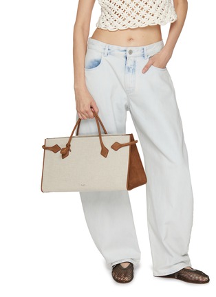 模特儿示范图 - 点击放大 - ALAÏA - Canvas Leather Hand Tote Bag