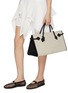 模特儿示范图 - 点击放大 - ALAÏA - Canvas Leather Hand Tote Bag