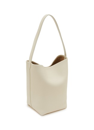 模特儿示范图 - 点击放大 - THE ROW - Medium N/S Park Grain Leather Tote Bag