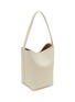 模特儿示范图 - 点击放大 - THE ROW - Medium N/S Park Grain Leather Tote Bag