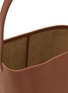 细节 - 点击放大 - THE ROW - Medium N/S Park Leather Tote Bag