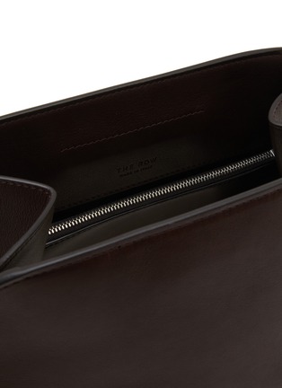 细节 - 点击放大 - THE ROW - Peggy Leather Clutch
