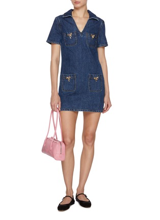 模特儿示范图 - 点击放大 - SELF-PORTRAIT - Bow Embellished Dark Wash Mini Dress