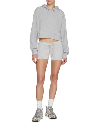模特儿示范图 - 点击放大 - ALO YOGA - Muse Hoodie