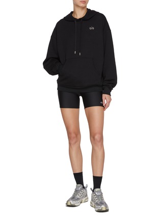 模特儿示范图 - 点击放大 - ALO YOGA - Accolade Hoodie
