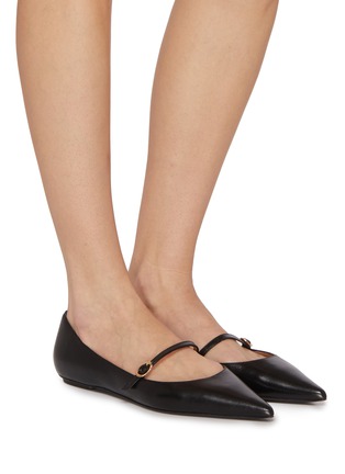 模特儿示范图 - 点击放大 - STUART WEITZMAN - Emilia Leather Mary Jane Flats
