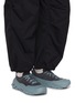 模特儿示范图 - 点击放大 - CROCS - Echo Surge Unisex Sneakers