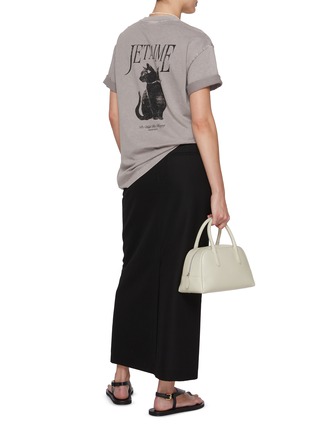 模特儿示范图 - 点击放大 - MO&CO. - Back Cat Graphic Cotton T-shirt