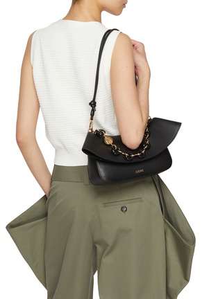 模特儿示范图 - 点击放大 - LOEWE - Medium Ola Leather Bag
