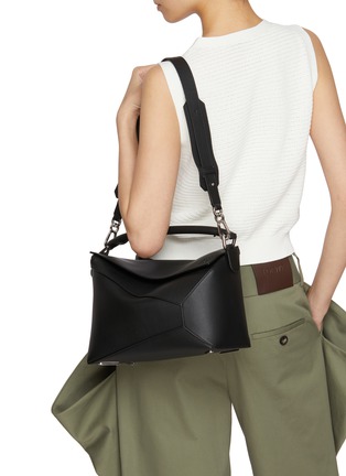 模特儿示范图 - 点击放大 - LOEWE - Medium Puzzle Edge Leather Bag