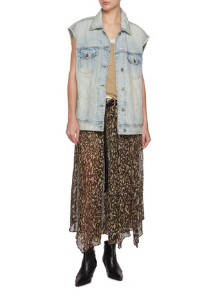 模特儿示范图 - 点击放大 - NOIR - Distressed Light Wash Gilet