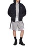 模特儿示范图 - 点击放大 - WE11DONE - Se11done Side Stripe Athletic Shorts