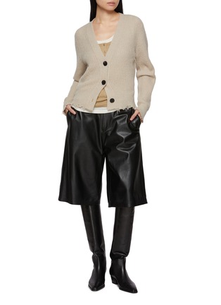 模特儿示范图 - 点击放大 - NOIR - Long Sleeve V-Neck Cardigan