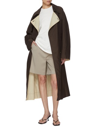 模特儿示范图 - 点击放大 - EDITION - Reversible Two Tone Cotton Silk Trench Coat