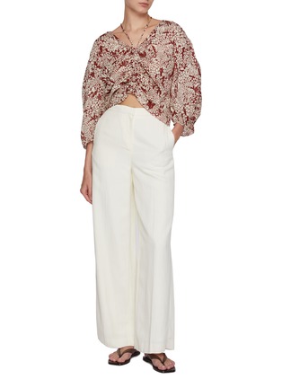 模特儿示范图 - 点击放大 - EDITION - Balloon Sleeves V-Neck Cotton Blouse