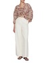模特儿示范图 - 点击放大 - EDITION - Balloon Sleeves V-Neck Cotton Blouse