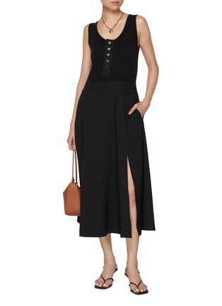 模特儿示范图 - 点击放大 - EDITION - Sleeveless Ribbed Flared Dress